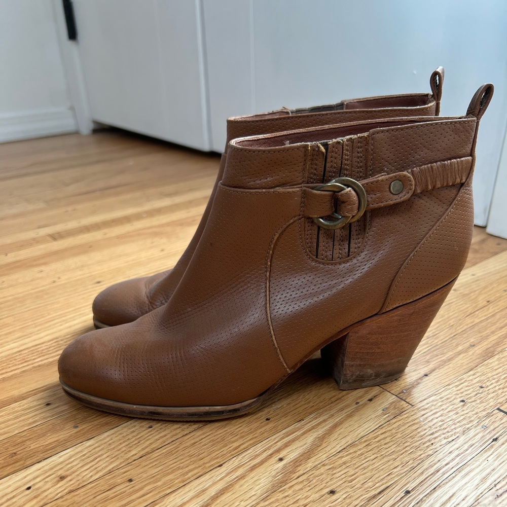 Rachel Comey tan leather bootie in size 8